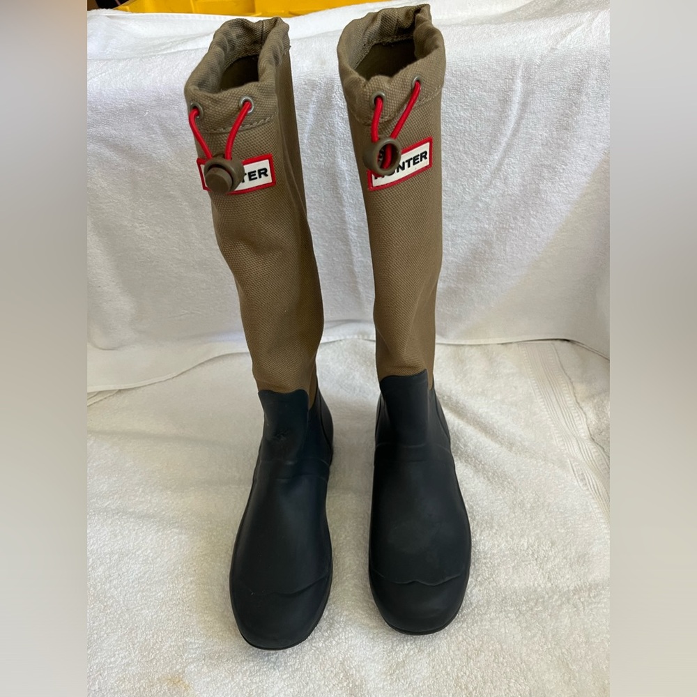 HUNTER - boots. Perfect condition. Tie at top so it ties tight to your leg.